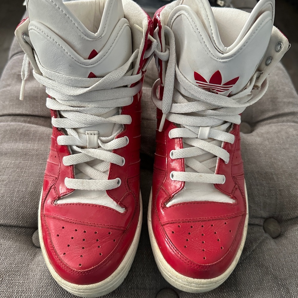 Adidas metro attitude red